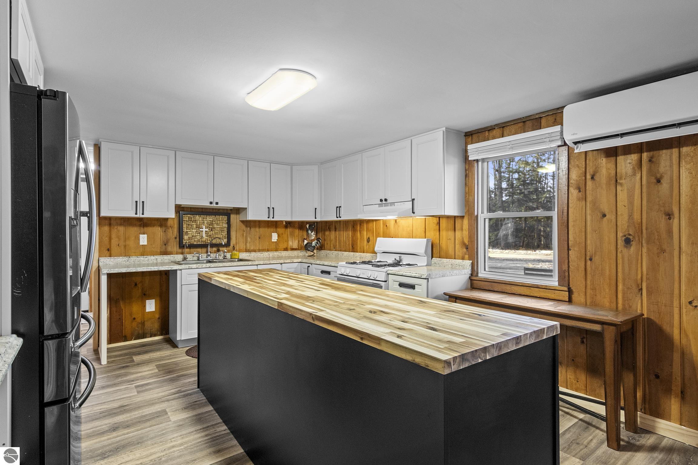 Kalkaska, Michigan 49646, United States, 4 Bedrooms Bedrooms, ,2 BathroomsBathrooms,Residential,Active,110862