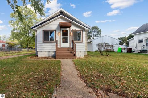 Tiny photo for 804 Hannah Avenue, Alma, MI 48801 (MLS # 1939468)