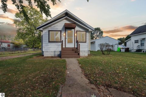 Photo of 804 Hannah Avenue, Alma, MI 48801 (MLS # 1939468)