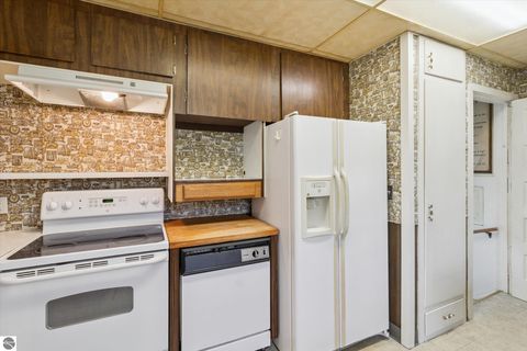 Tiny photo for 804 Hannah Avenue, Alma, MI 48801 (MLS # 1939468)