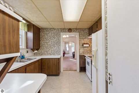 Tiny photo for 804 Hannah Avenue, Alma, MI 48801 (MLS # 1939468)