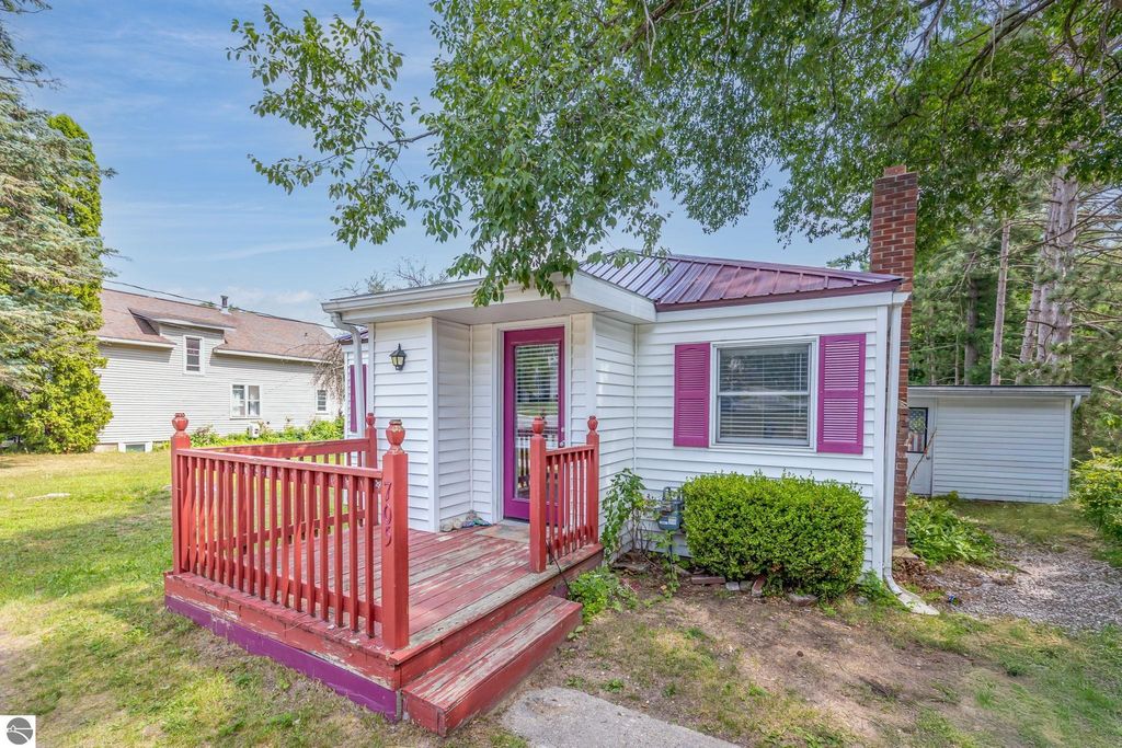 Photo of 705 Lester Street, Cadillac, MI 49601 (MLS # 1937575)