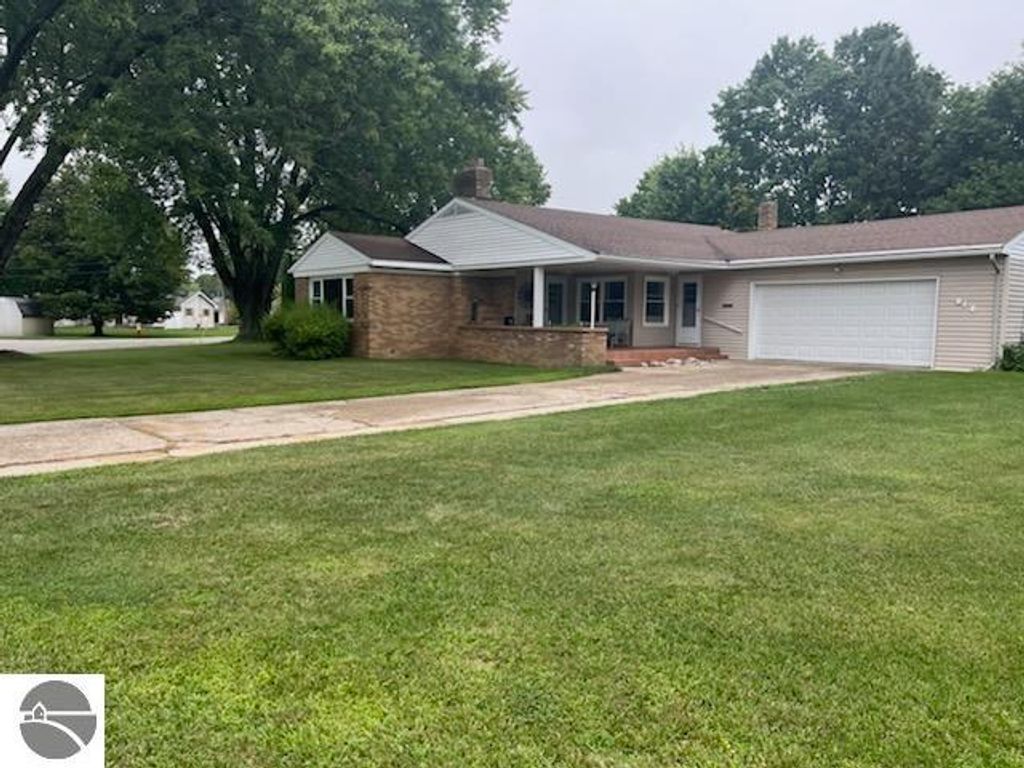 Photo of 616 Lakeshore Drive, Cadillac, MI 49601 (MLS # 1938157)