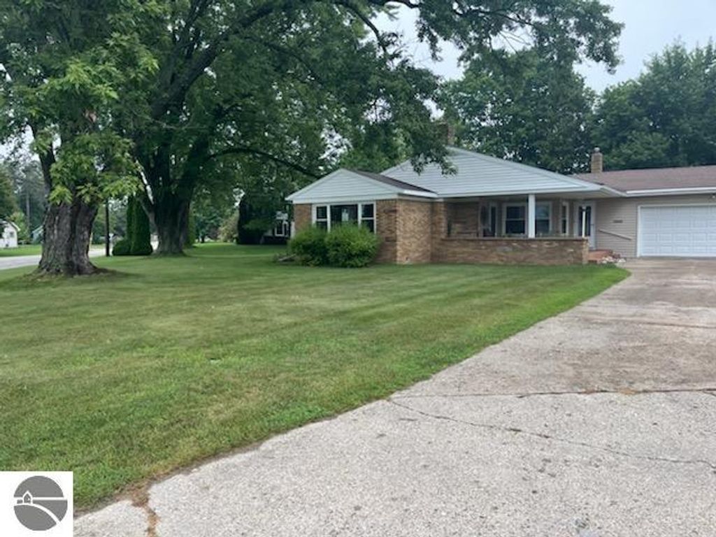 Photo of 616 Lakeshore Drive, Cadillac, MI 49601 (MLS # 1938157)