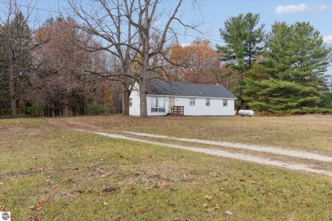 Photo of 3289 N Ferris Road, Sumner, MI 48889 (MLS # 1940400)