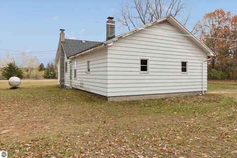 Tiny photo for 3289 N Ferris Road, Sumner, MI 48889 (MLS # 1940400)