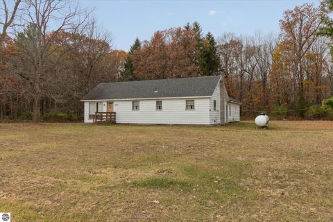 Tiny photo for 3289 N Ferris Road, Sumner, MI 48889 (MLS # 1940400)