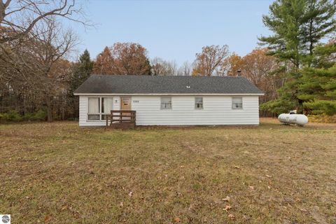 Tiny photo for 3289 N Ferris Road, Sumner, MI 48889 (MLS # 1940400)