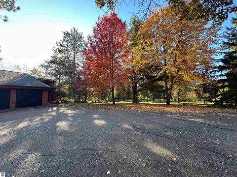 Tiny photo for 11212 Fairway Drive, Roscommon, MI 48653 (MLS # 1939688)