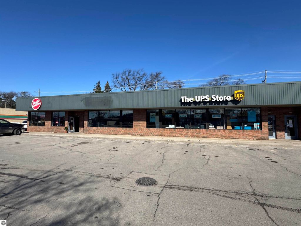 Photo of 528 W Fourteenth Street #2, Traverse City, MI 49684 (MLS # 1931332)