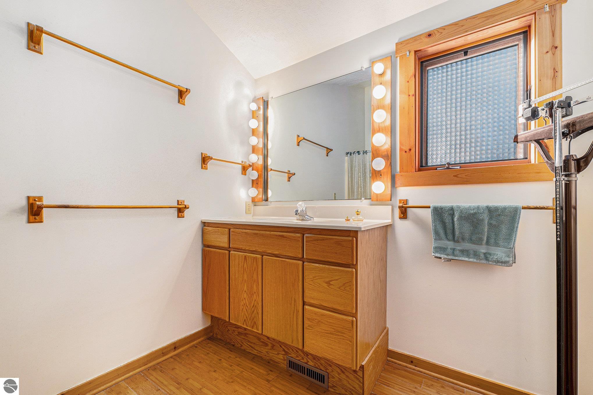 Lake Ann, Michigan 49650, United States, 7 Bedrooms Bedrooms, ,3 BathroomsBathrooms,Residential,Pending,102500