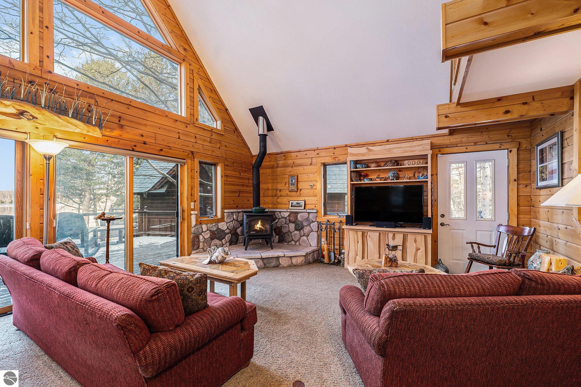 Lake Ann, Michigan 49650, United States, 7 Bedrooms Bedrooms, ,3 BathroomsBathrooms,Residential,Pending,102500