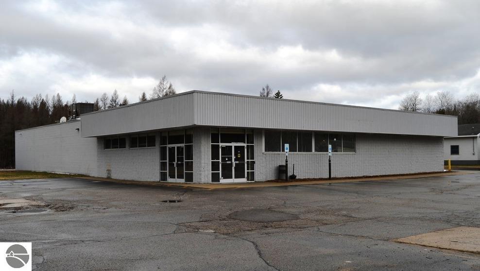 Photo 1 of 17 — 425 N Fifth Street, Roscommon, MI 48653
