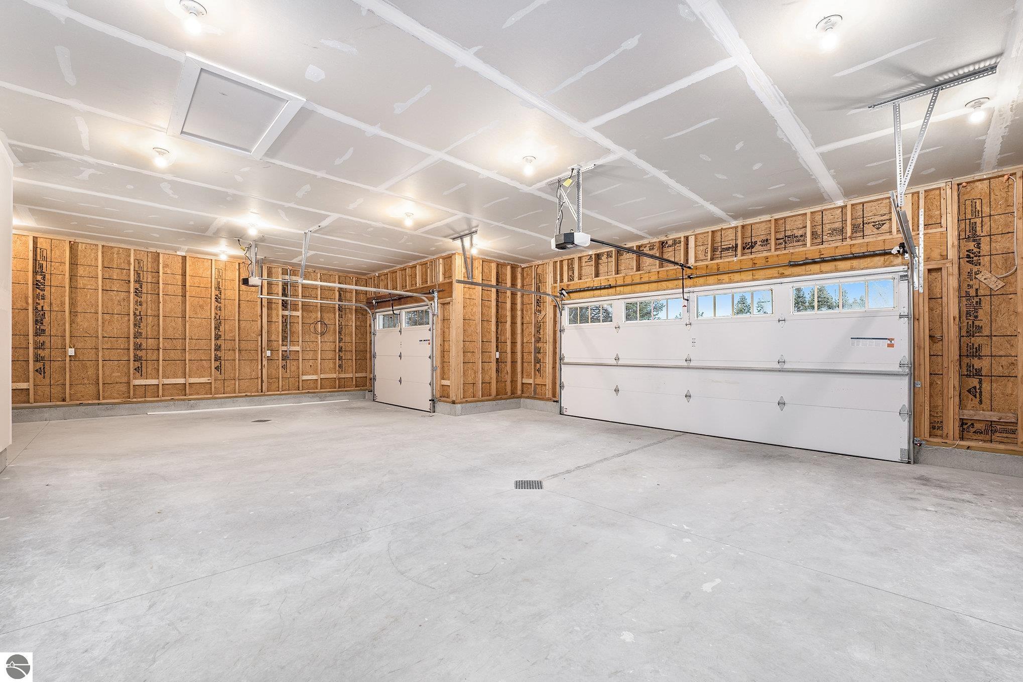 Traverse City, Michigan 49696, United States, 4 Bedrooms Bedrooms, ,3 BathroomsBathrooms,Residential,Pending,25381