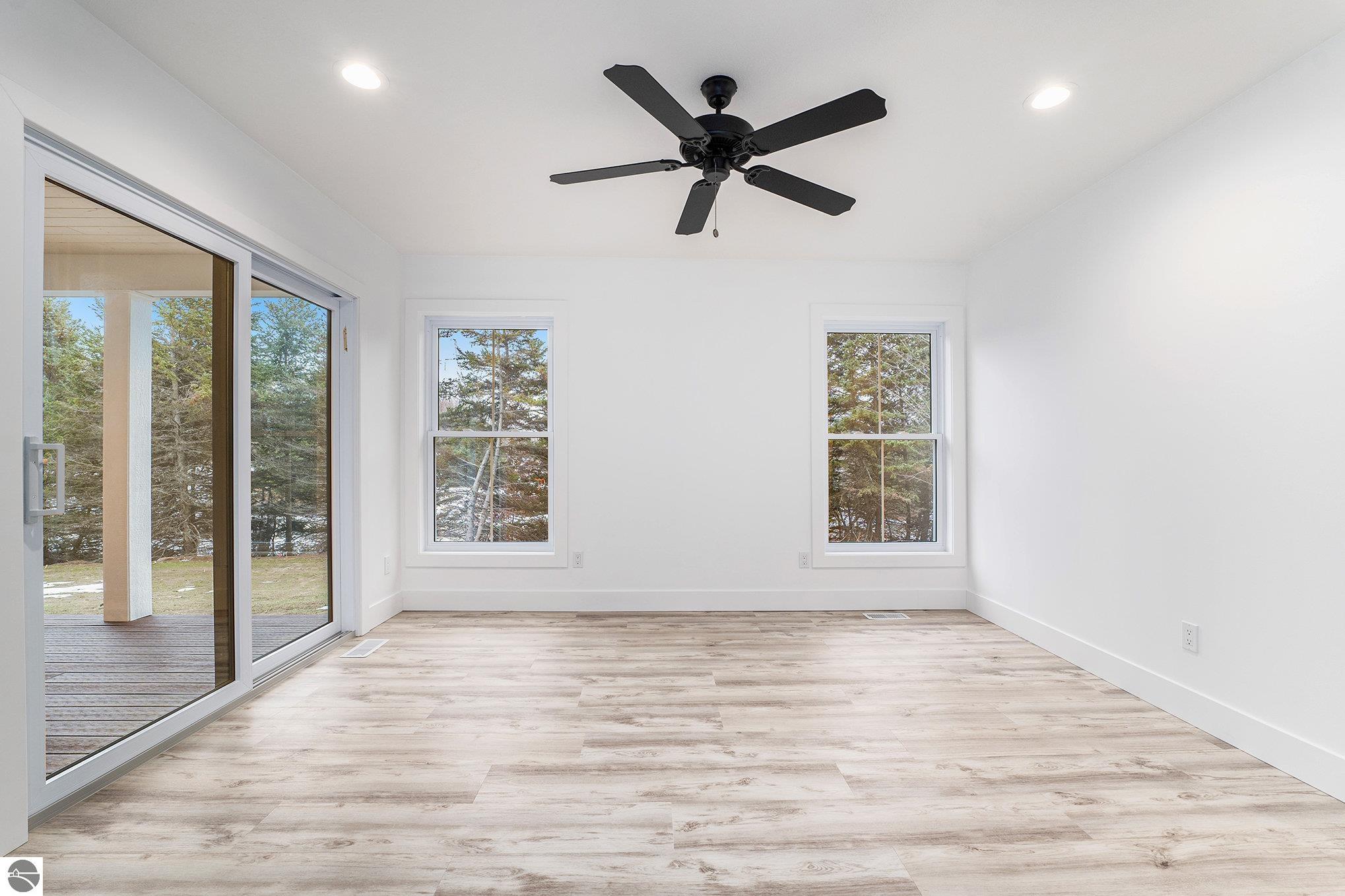 Traverse City, Michigan 49696, United States, 4 Bedrooms Bedrooms, ,3 BathroomsBathrooms,Residential,Pending,25381