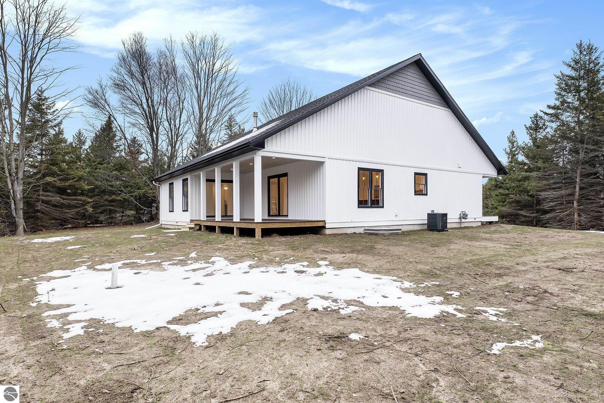 Traverse City, Michigan 49696, United States, 4 Bedrooms Bedrooms, ,3 BathroomsBathrooms,Residential,Pending,25381