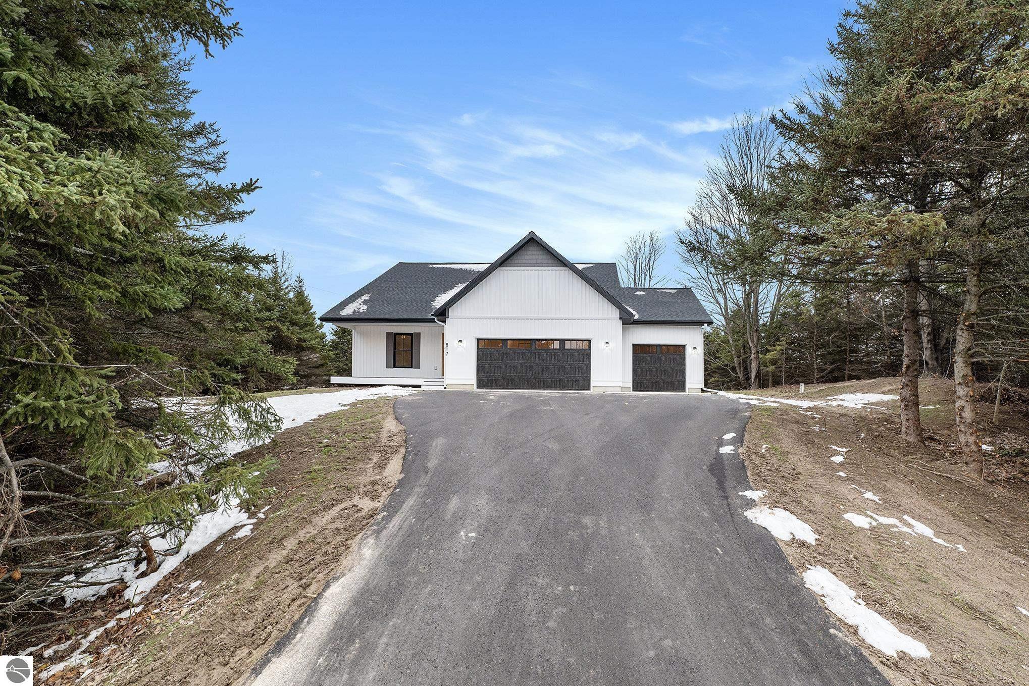 Traverse City, Michigan 49696, United States, 4 Bedrooms Bedrooms, ,3 BathroomsBathrooms,Residential,Pending,25381