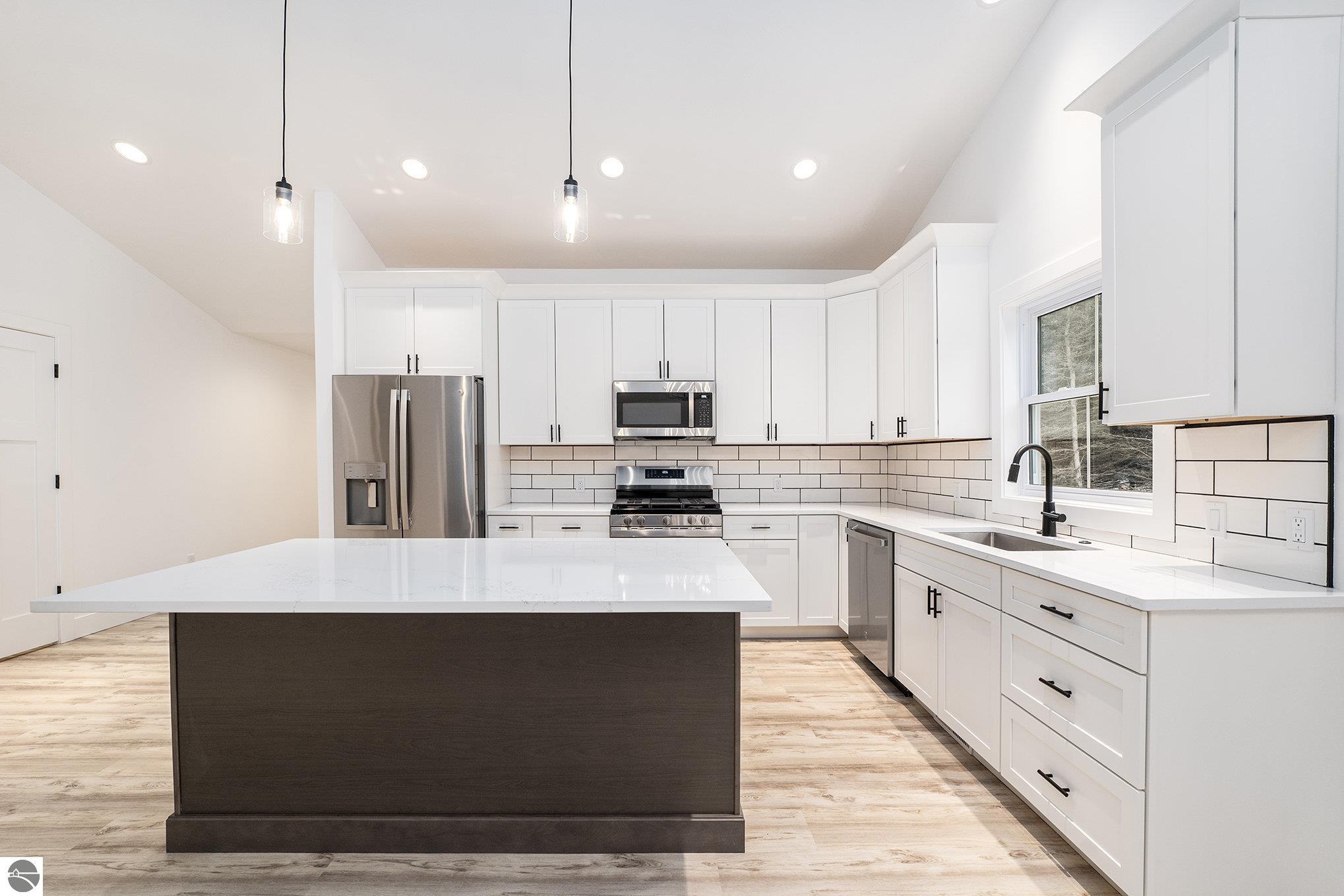 Traverse City, Michigan 49696, United States, 4 Bedrooms Bedrooms, ,3 BathroomsBathrooms,Residential,Pending,25381