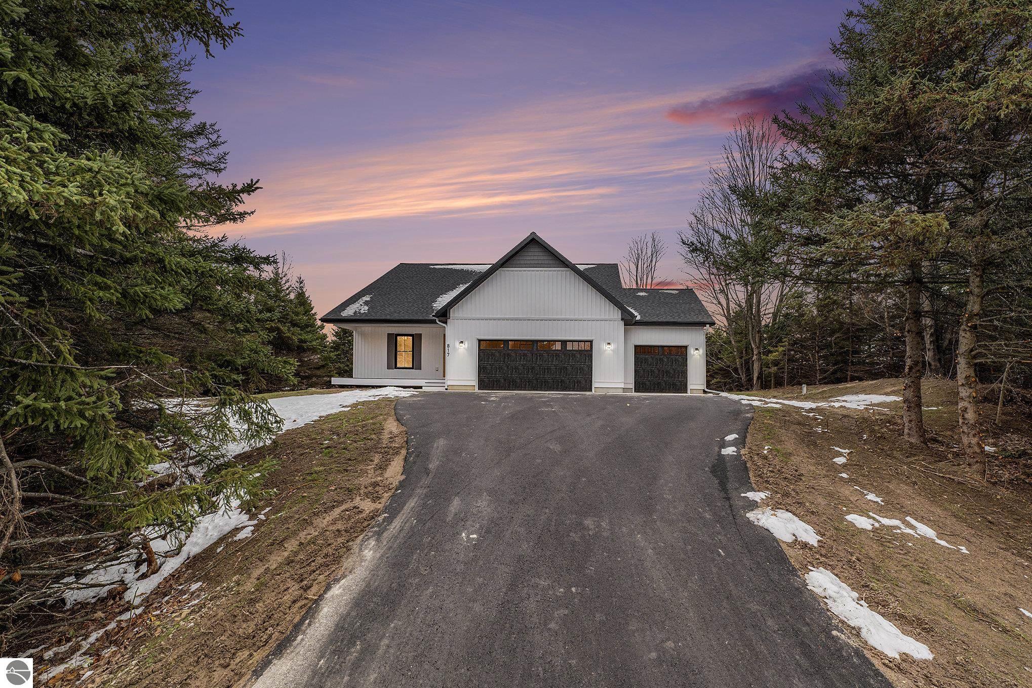 Traverse City, Michigan 49696, United States, 4 Bedrooms Bedrooms, ,3 BathroomsBathrooms,Residential,Pending,25381