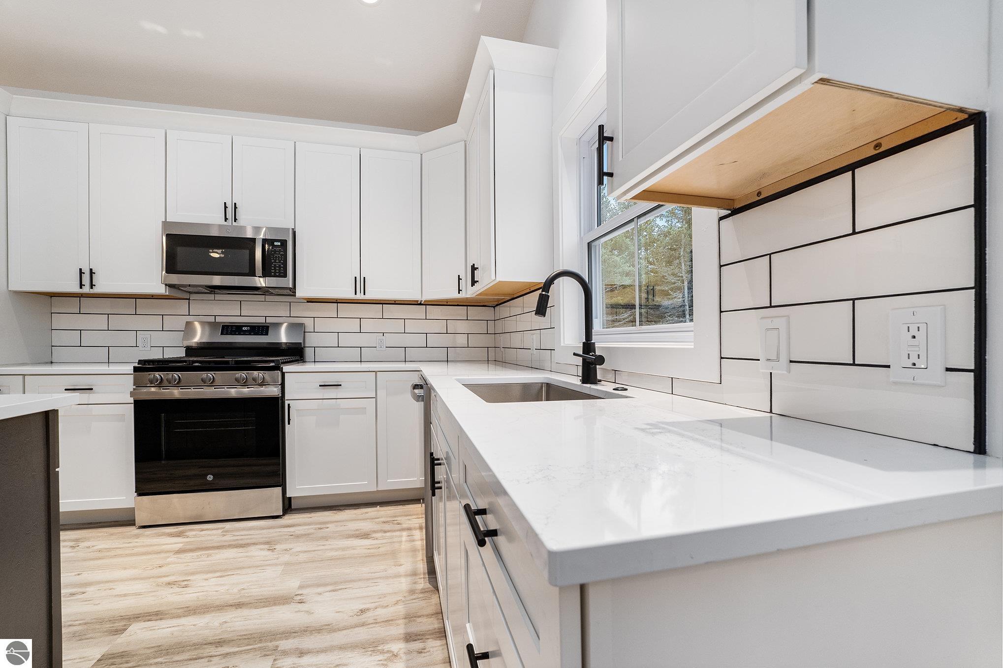 Traverse City, Michigan 49696, United States, 4 Bedrooms Bedrooms, ,3 BathroomsBathrooms,Residential,Pending,25381