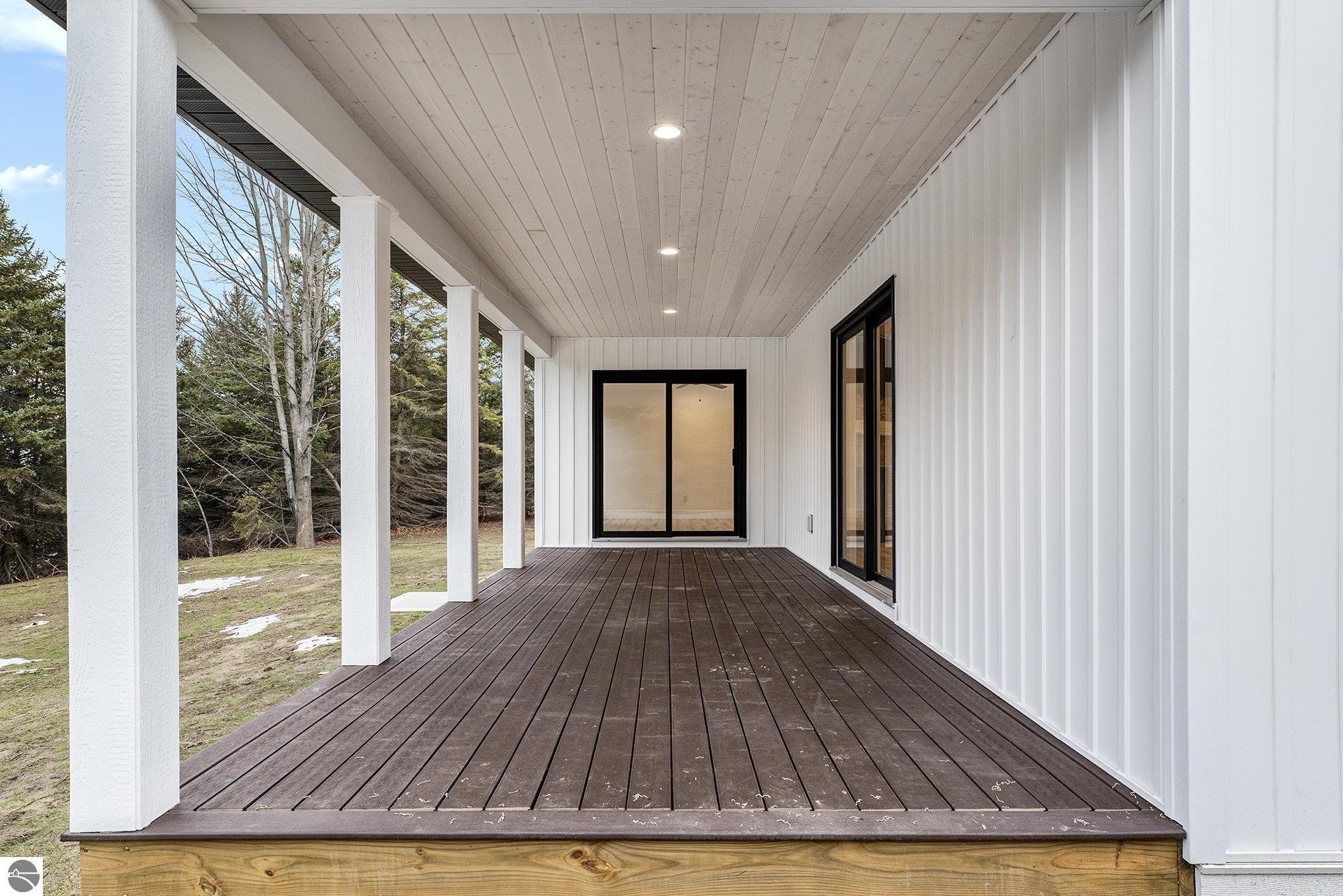 Traverse City, Michigan 49696, United States, 4 Bedrooms Bedrooms, ,3 BathroomsBathrooms,Residential,Pending,25381