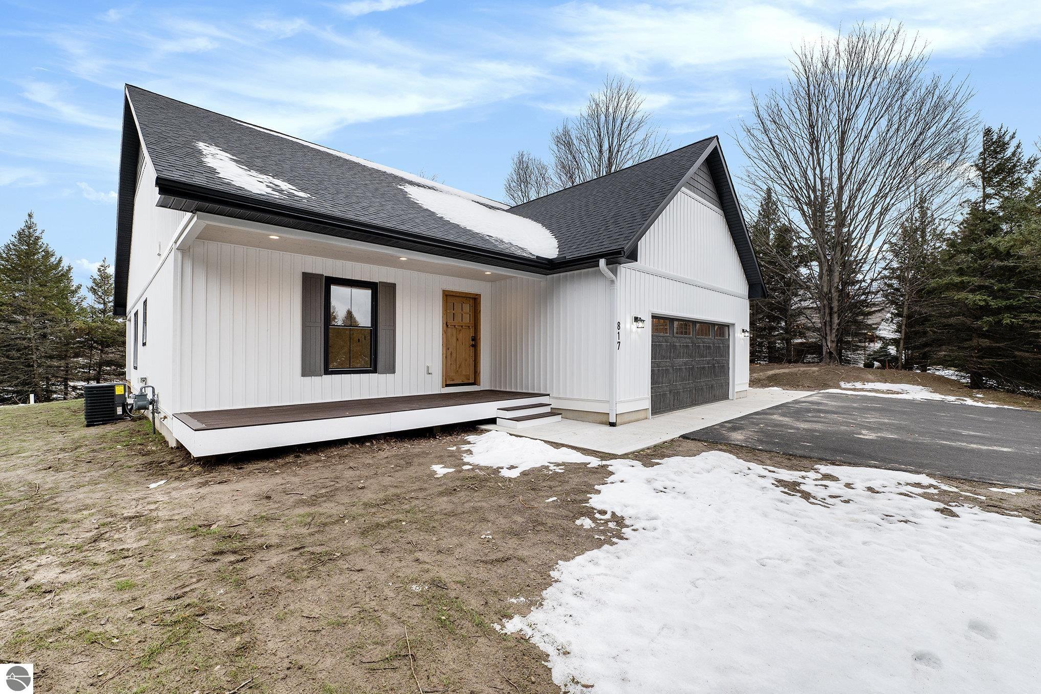 Traverse City, Michigan 49696, United States, 4 Bedrooms Bedrooms, ,3 BathroomsBathrooms,Residential,Pending,25381