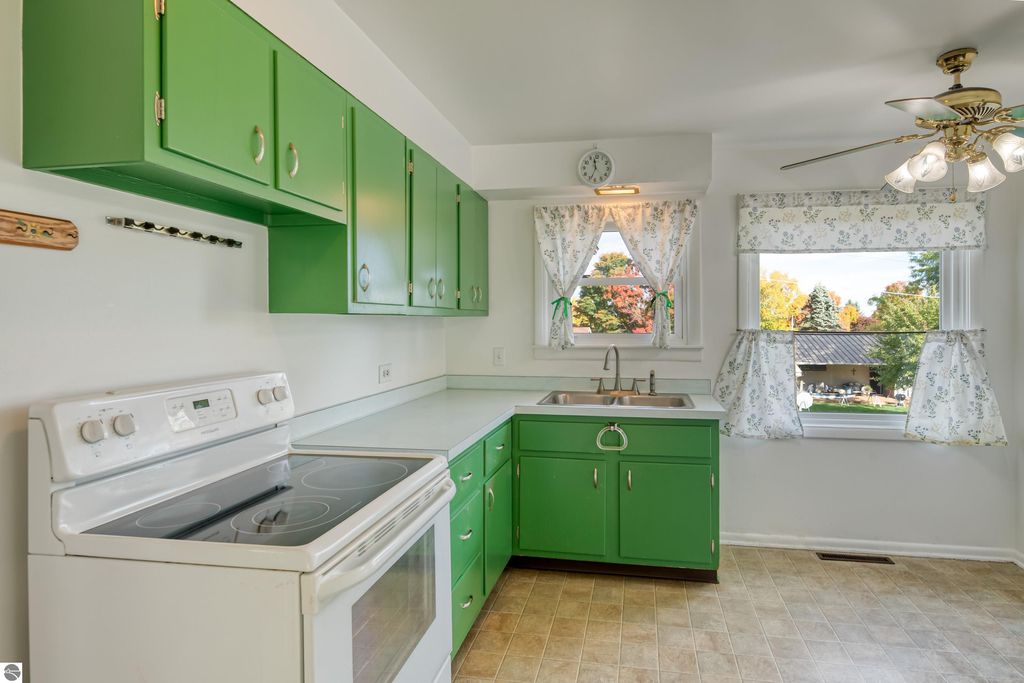 Photo of 10151 E Grandview Road, Traverse City, MI 49684 (MLS # 1939772)