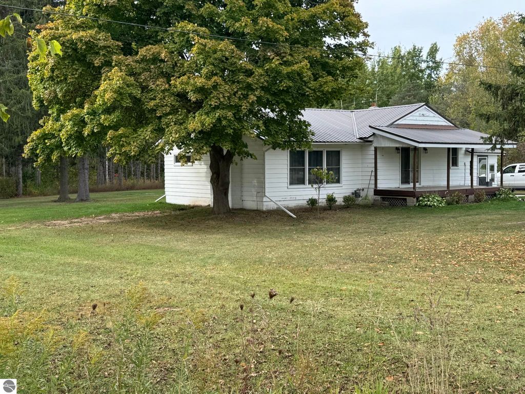 Photo of 241 N Decker Road, Lake City, MI 49651 (MLS # 1939263)