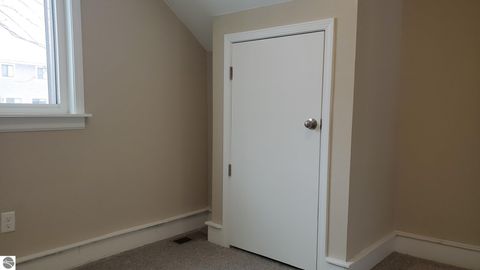 Tiny photo for 634 S Oak Street, Mt Pleasant, MI 48858 (MLS # 1941303)