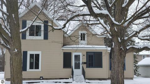 Photo of 634 S Oak Street, Mt Pleasant, MI 48858 (MLS # 1941303)