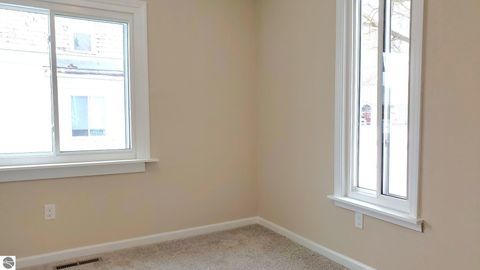 Tiny photo for 634 S Oak Street, Mt Pleasant, MI 48858 (MLS # 1941303)