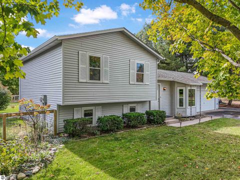 Photo of 9933 Crescent Shores Road, Traverse City, MI 49685 (MLS # 1939383)