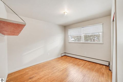 Tiny photo for 905 E Gaylord Street, Mt Pleasant, MI 48858 (MLS # 1940891)