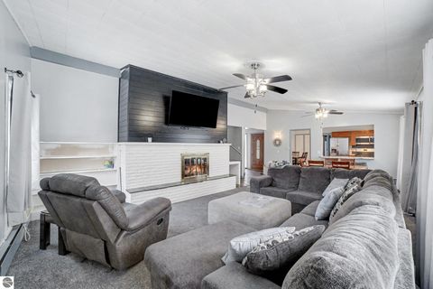 Tiny photo for 905 E Gaylord Street, Mt Pleasant, MI 48858 (MLS # 1940891)