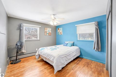 Tiny photo for 905 E Gaylord Street, Mt Pleasant, MI 48858 (MLS # 1940891)