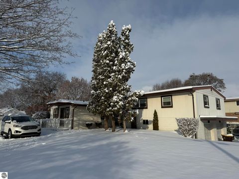 Tiny photo for 905 E Gaylord Street, Mt Pleasant, MI 48858 (MLS # 1940891)