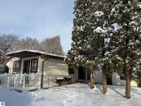Tiny photo for 905 E Gaylord Street, Mt Pleasant, MI 48858 (MLS # 1940891)