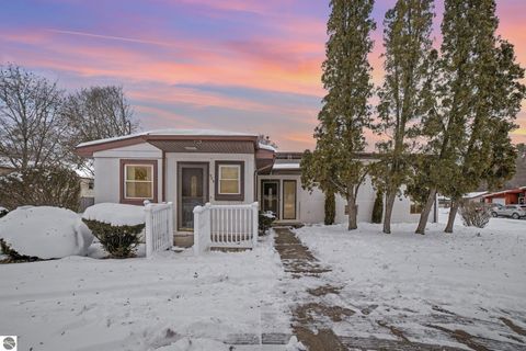 Tiny photo for 905 E Gaylord Street, Mt Pleasant, MI 48858 (MLS # 1940891)