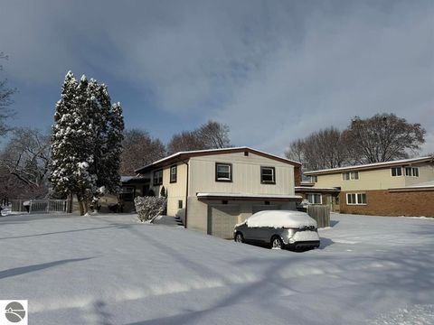 Tiny photo for 905 E Gaylord Street, Mt Pleasant, MI 48858 (MLS # 1940891)