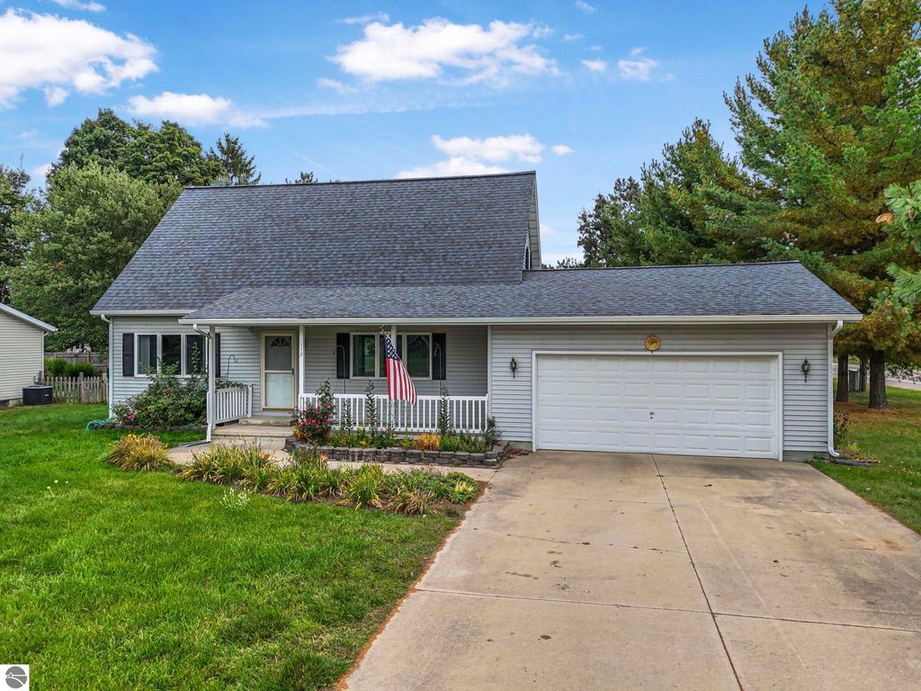 Photo of 112 George Street, Cadillac, MI 49601 (MLS # 1938851)