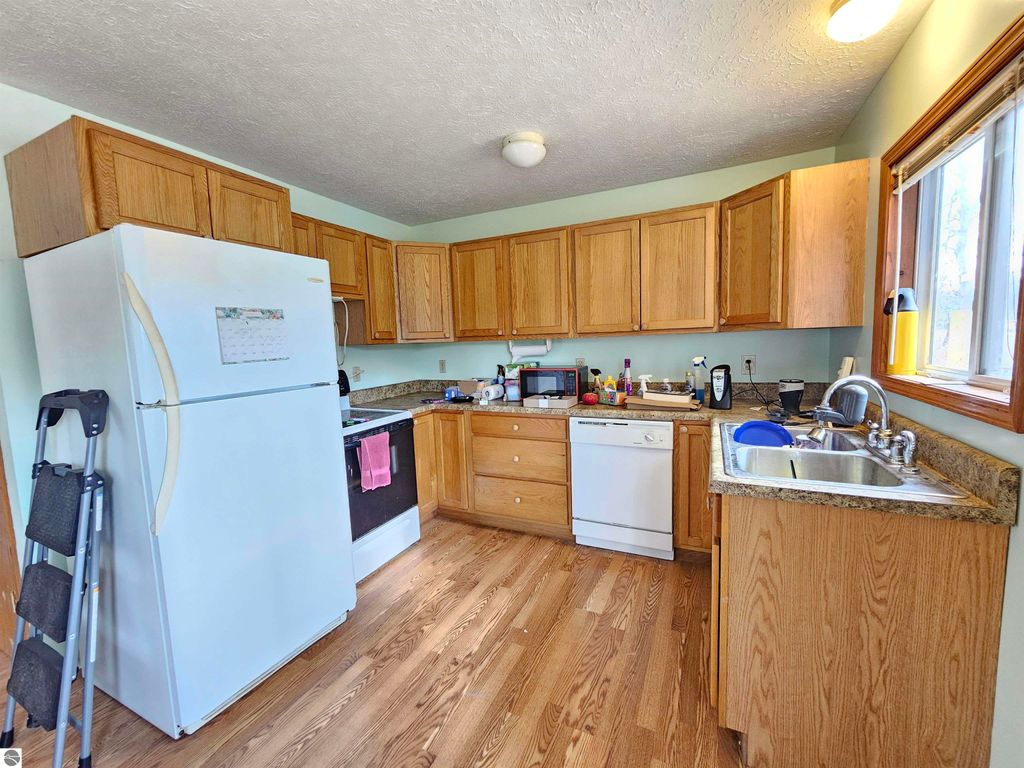 Photo of 520 W Houghton Lake Road, Lake City, MI 49651 (MLS # 1940444)