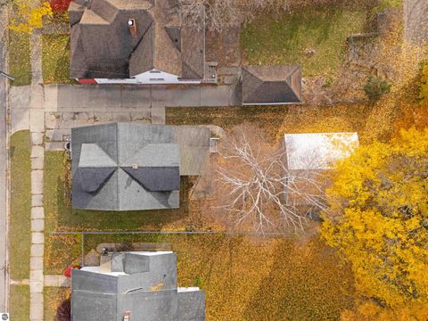 Tiny photo for 645 N Lake Street, Cadillac, MI 49601 (MLS # 1940352)