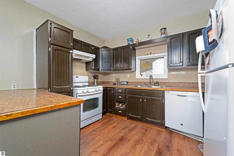 Tiny photo for 645 N Lake Street, Cadillac, MI 49601 (MLS # 1940352)