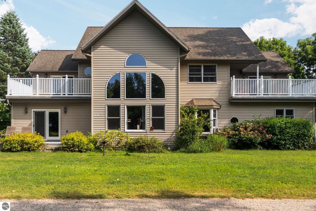 Photo of 211 Bluff Avenue, Eastlake, MI 49626 (MLS # 1937539)