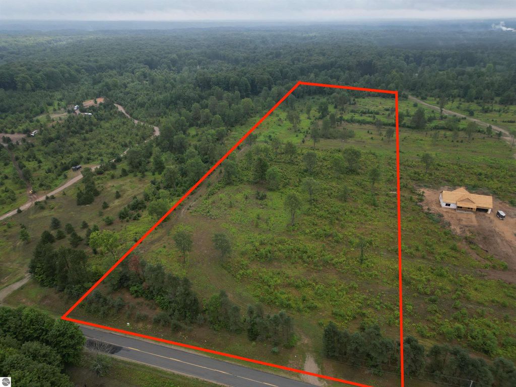 Photo of 3 E Kasson Road, Maple City, MI 49664 (MLS # 1940368)