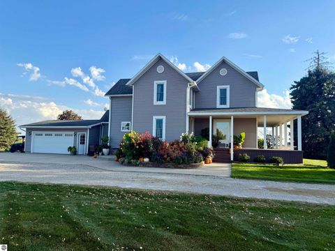 Photo of 4651 S Begole Road, Ithaca, MI 48847 (MLS # 1939372)
