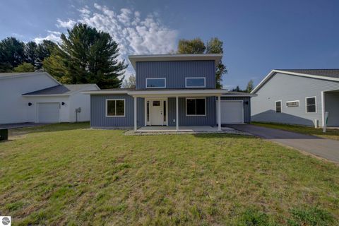 Photo of 3882 Falling Leaf Trail, Traverse City, MI 49686 (MLS # 1939484)