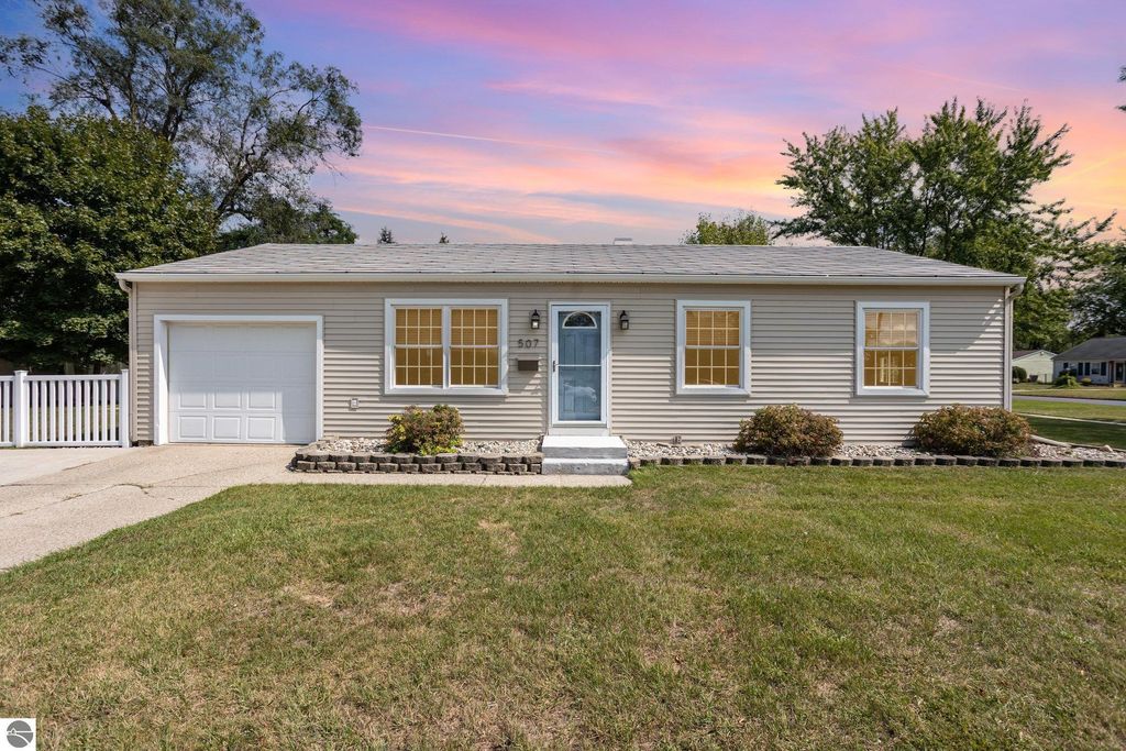 Photo of 507 S Crapo Street, Mt Pleasant, MI 48858 (MLS # 1938426)