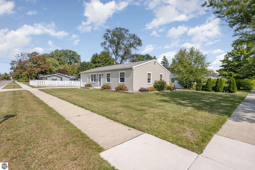 Photo of 507 S Crapo Street, Mt Pleasant, MI 48858 (MLS # 1938426)