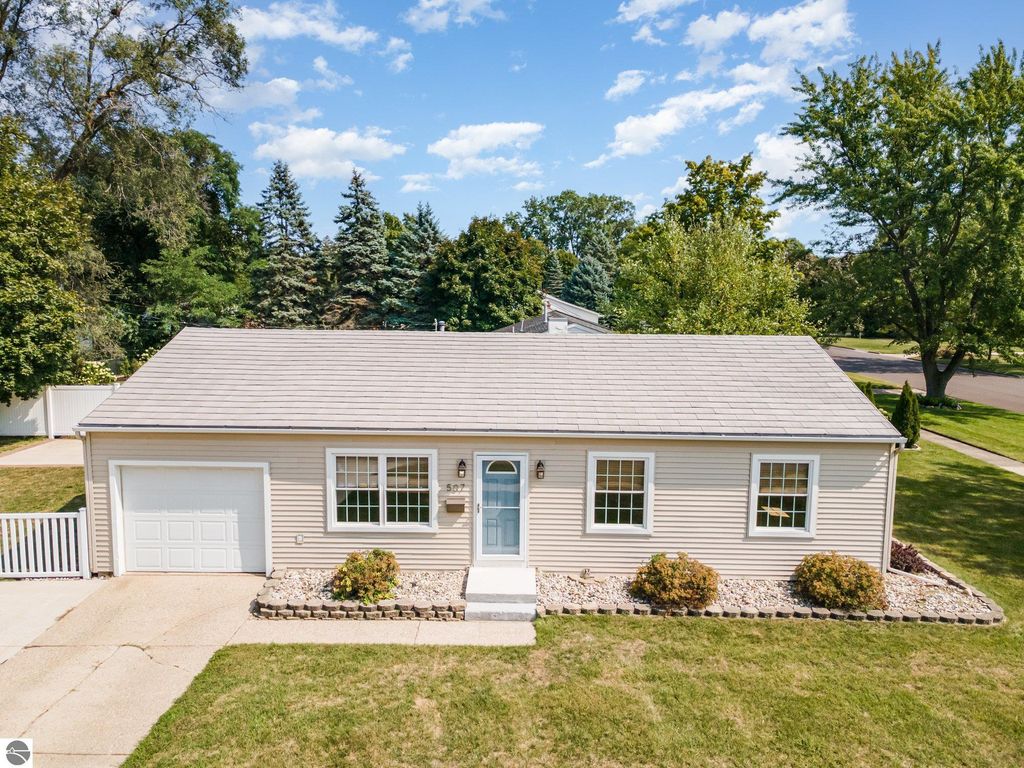 Photo of 507 S Crapo Street, Mt Pleasant, MI 48858 (MLS # 1938426)